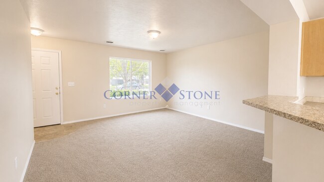 Building Photo - Large 4 Bedroom Home with Bonus Room!