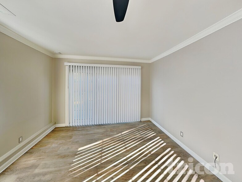 Building Photo - 2210 Weddington Rd