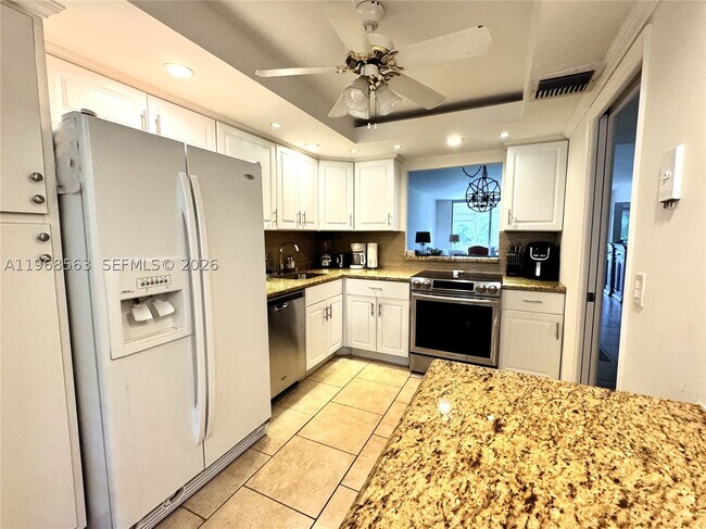 Building Photo - 901 W Cypress Ln