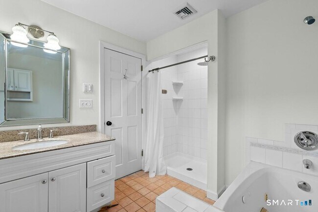 Building Photo - 83 Meadowbrook Rd