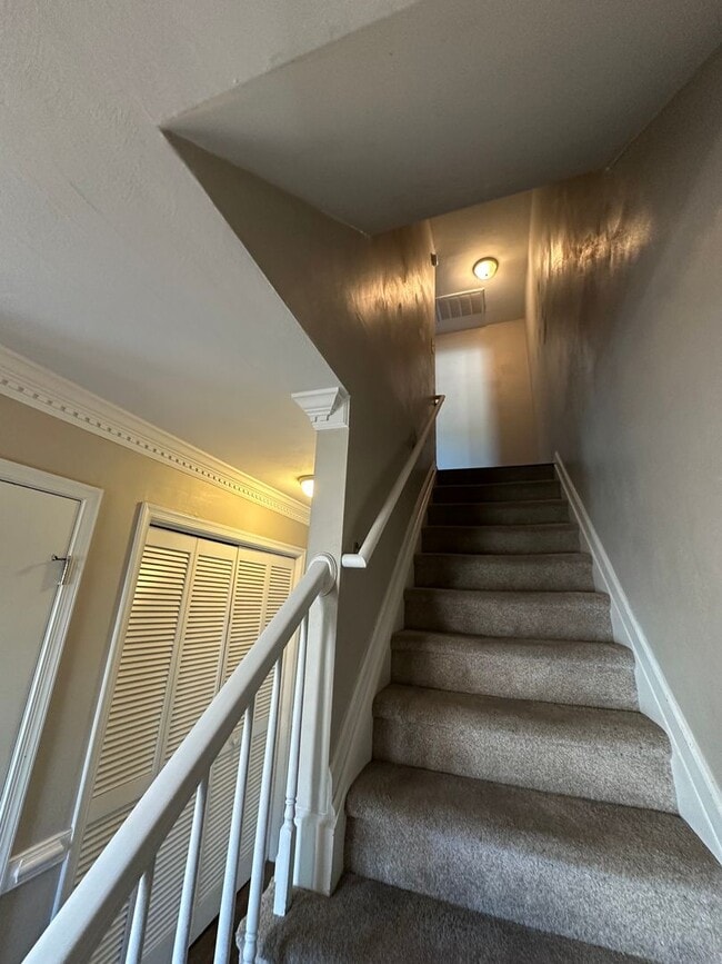 Building Photo - 2-bedroom, 2.5-bath Georgetown Colony Townhouse