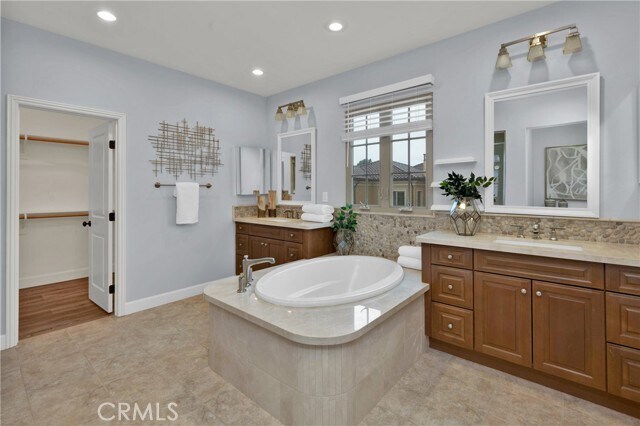 Building Photo - 67 Livia