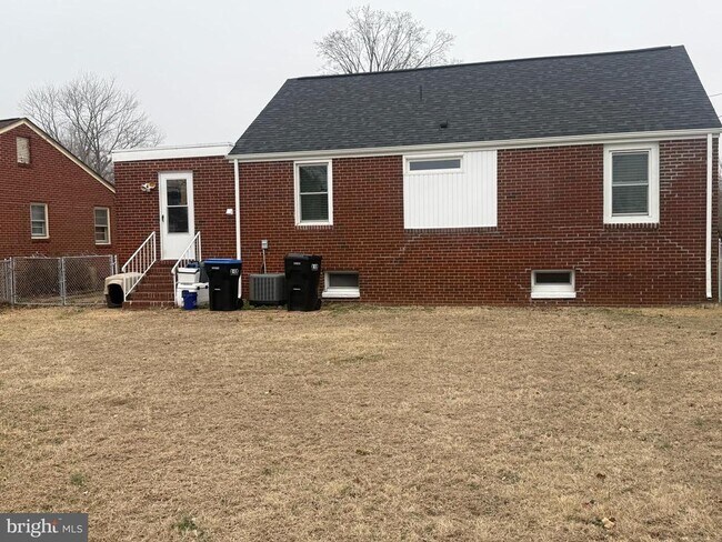 Building Photo - 312 Woodford St