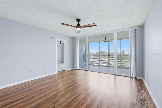 Building Photo - 4570 Pinebrook Cir