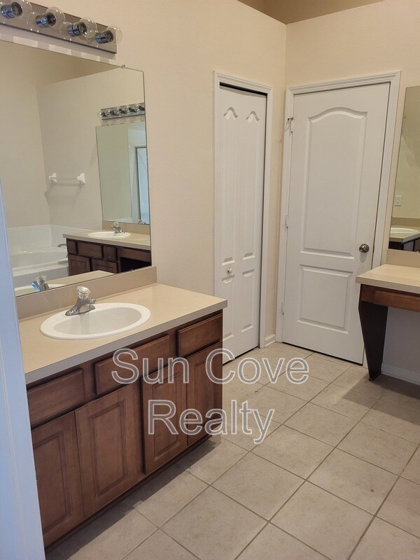 Building Photo - 7607 Mariners Harbour Dr