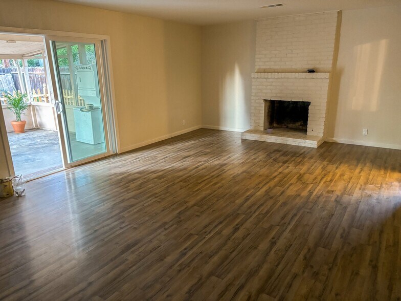 Building Photo - 1213 Multnomah Dr