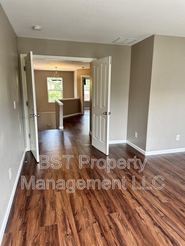 Building Photo - 227 Pioneer Dr