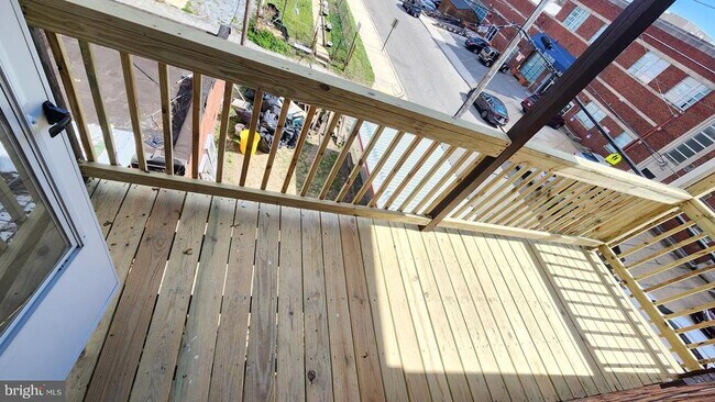 Building Photo - 2527 Kirk Ave