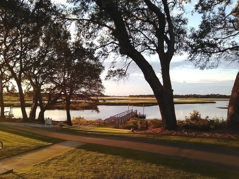 Building Photo - 2167 Bayside St SW