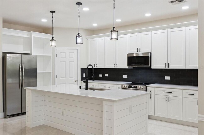 Building Photo - 6615 Helmsley Cir