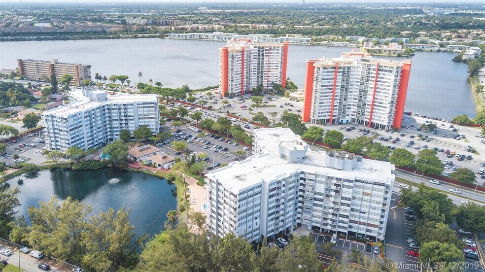 Building Photo - 1300 NE Miami Gardens Dr