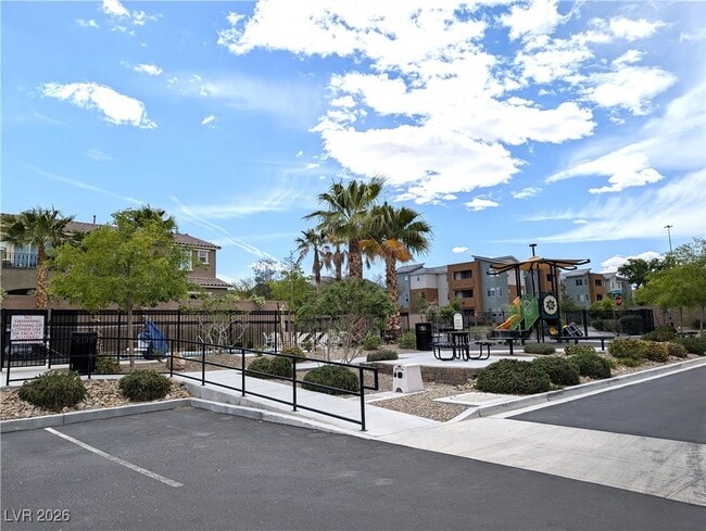 Building Photo - 6114 Scarlet Leaf St