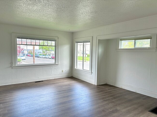 Building Photo - KLEEK03