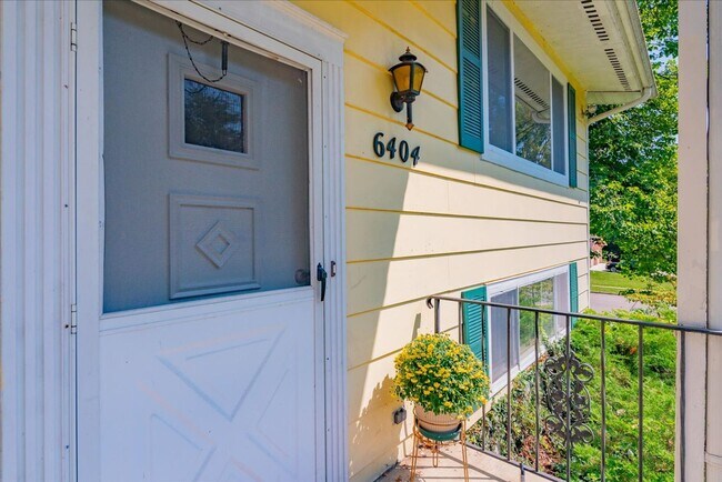 Building Photo - 6404 Maywood Ave