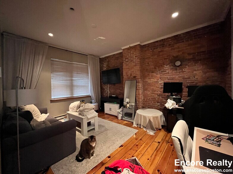 Building Photo - 17 Garrison St