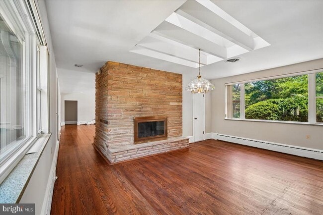 Building Photo - 8106 W Boulevard Dr