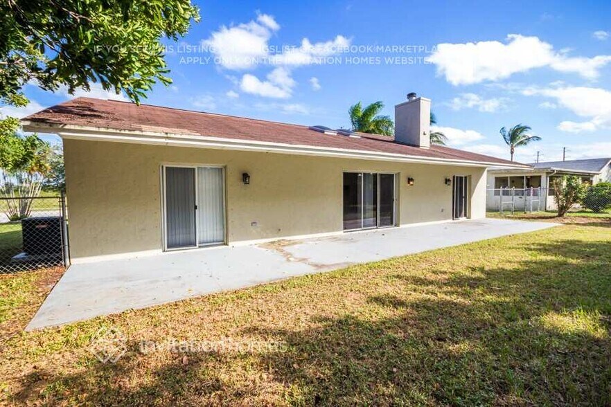Building Photo - 260 La Mancha Ave