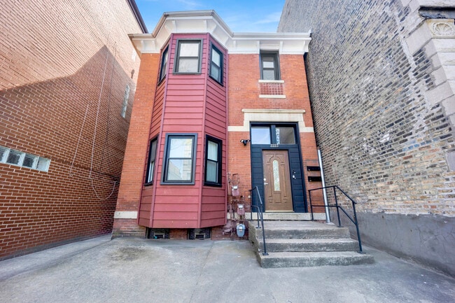 Primary Photo - 2223 W Taylor St