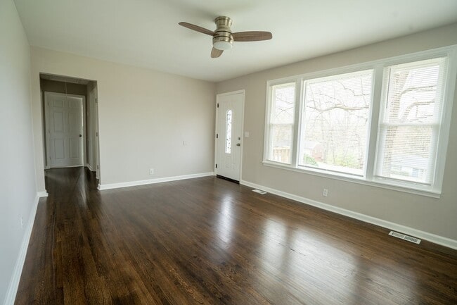 Building Photo - 3914 Creekside Dr