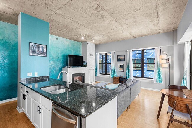 Building Photo - 1122 W Catalpa Ave