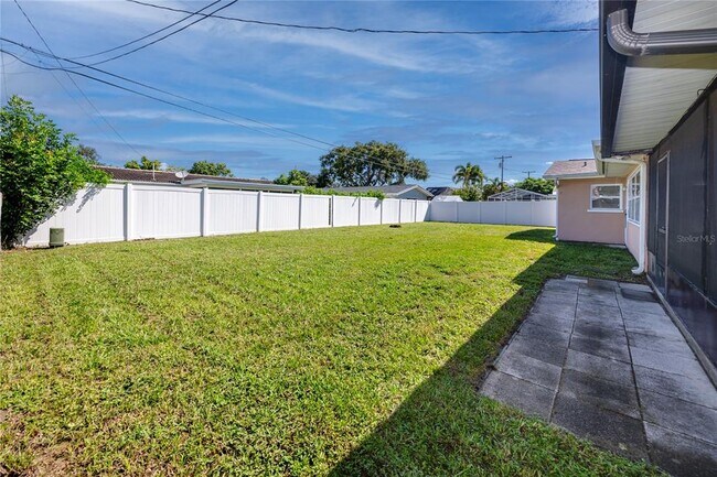 Building Photo - 3747 Shady Bluff Dr