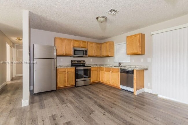 Building Photo - 2424 Angler Dr