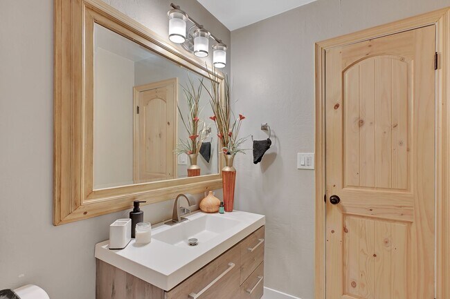 Building Photo - Modern Country Retreat on Half Acre in Gridley 3+ Bedrooms