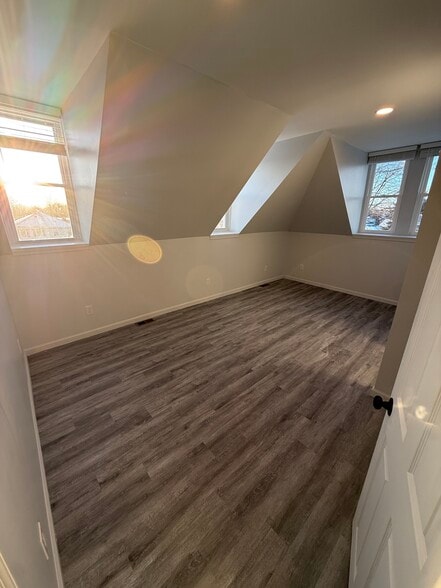 Building Photo - 934 11th Ave