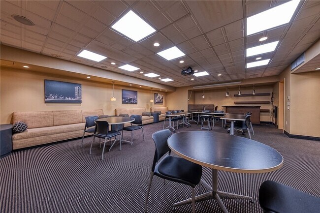 Building Photo - 320 Fort Duquesne Blvd