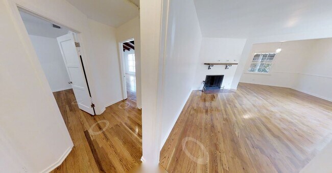 Building Photo - 3758 Tuller Ave