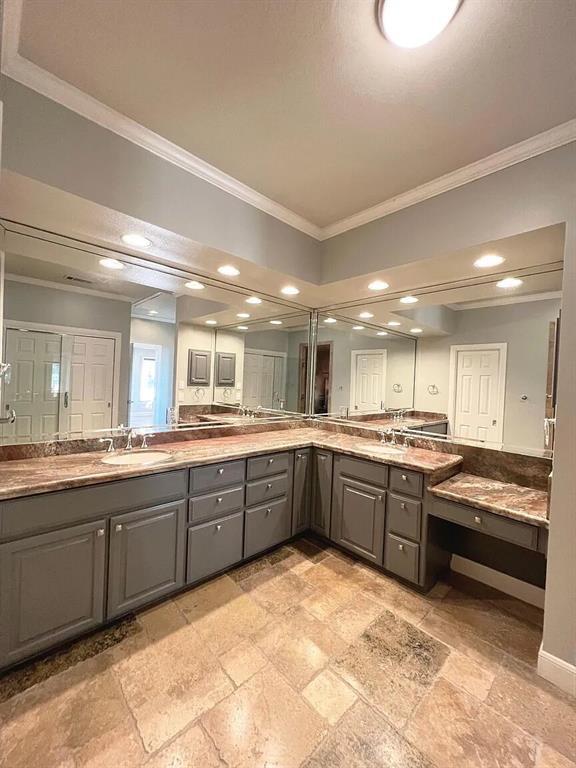Building Photo - 1713 Clubhouse Hill Dr