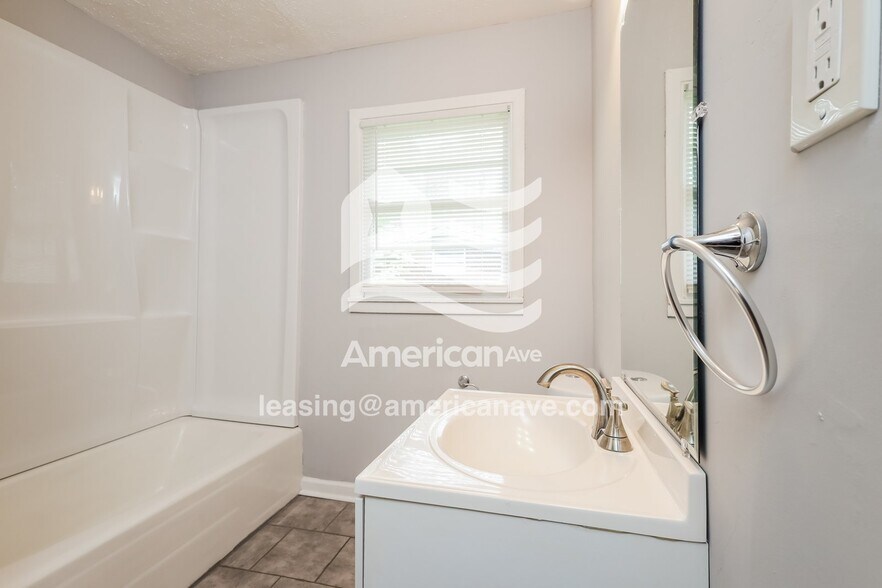 Building Photo - 2904 Doyle Ave