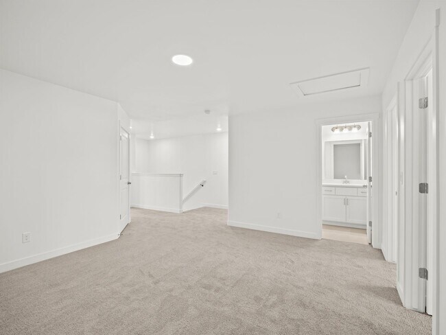 Building Photo - Beautiful 3-bedroom, 2.5-bath townhome