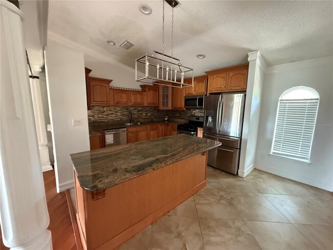 Building Photo - 3900 Oak Pointe Blvd
