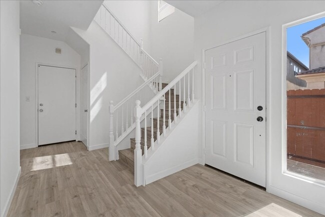 Building Photo - Fully Renovated 4 Bed 2.5 Bath Stunner In ...