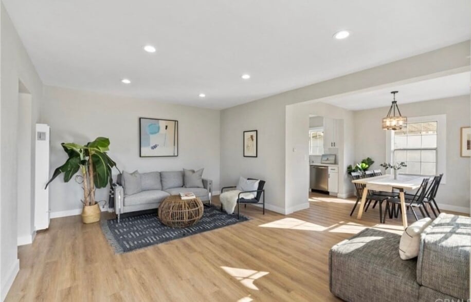 Primary Photo - 713 W 118th St