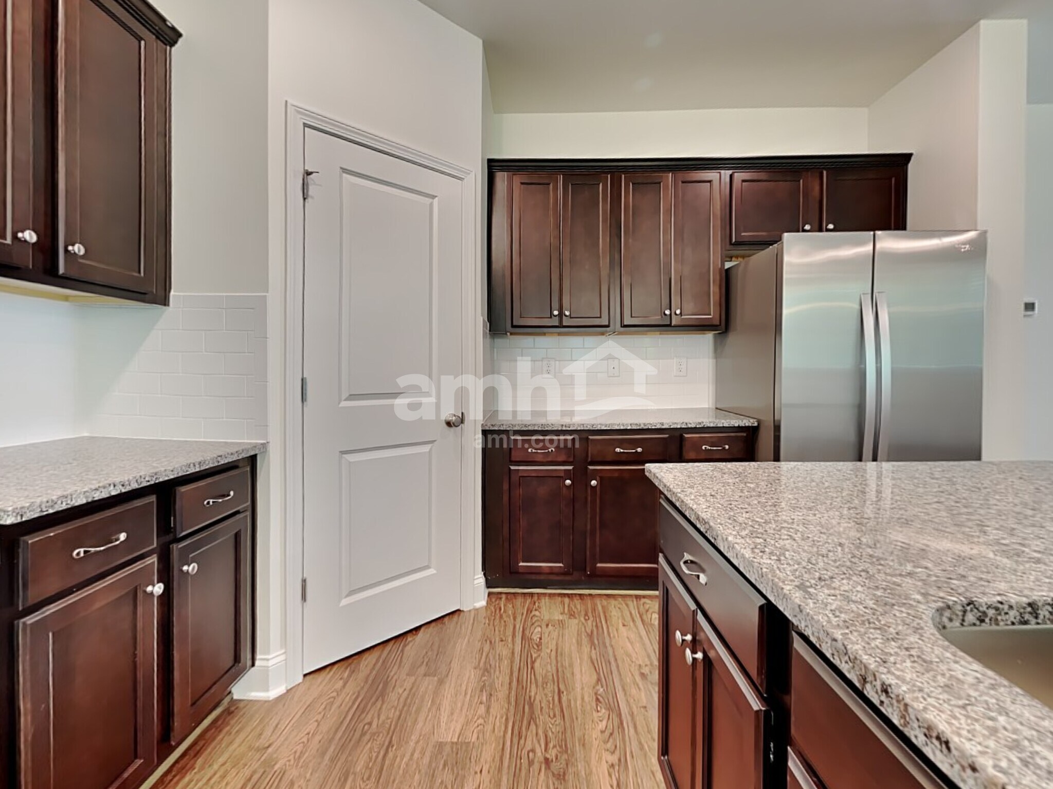 Building Photo - 586 Slew Dr