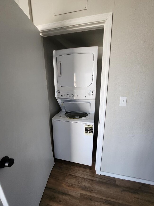 Building Photo - 2505 Muriel St NE