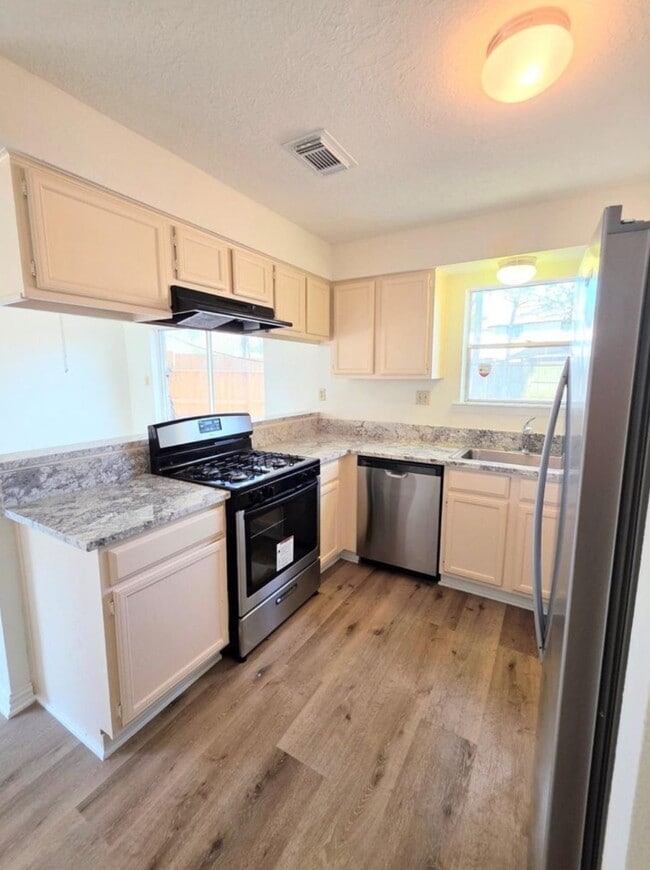 Building Photo - 24022 Spring Briar Ln