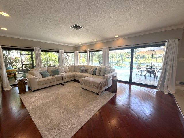 Building Photo - 3250 Lakeview Blvd