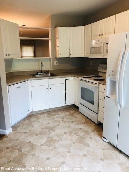 Building Photo - 151 Hickory Ln