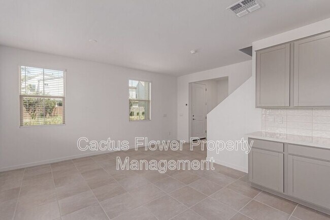 Building Photo - 4740 S Ferric