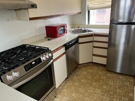 Building Photo - 1001 St Paul St