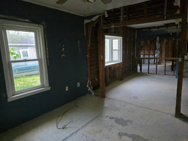 Building Photo - 728 Schirmeyer St