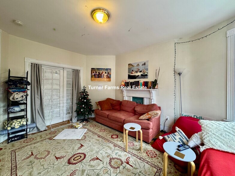 Building Photo - 71 Pontiac St