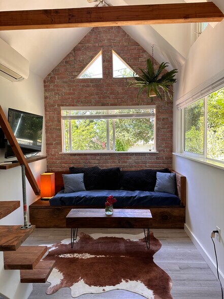 Building Photo - 977 McFarlane Ave