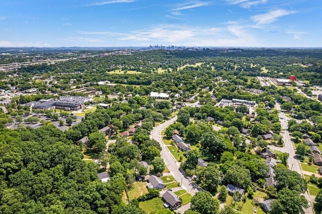 Building Photo - 5656 Kendall Dr