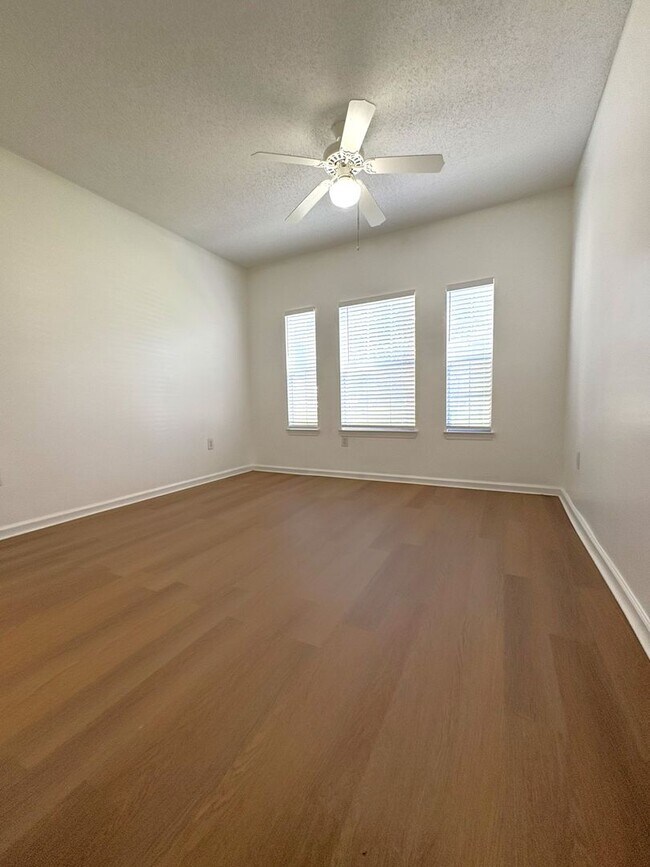 Building Photo - 3 Bedroom with Water View - Villanova at H...