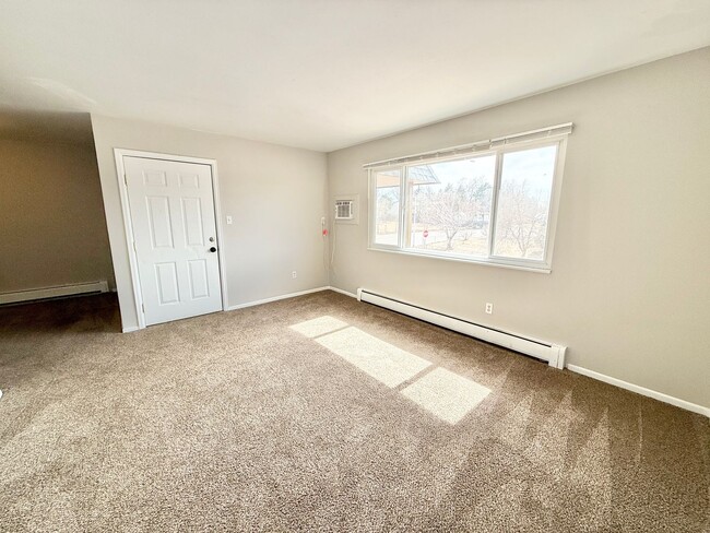 Building Photo - $500 off your 2nd month's rent!