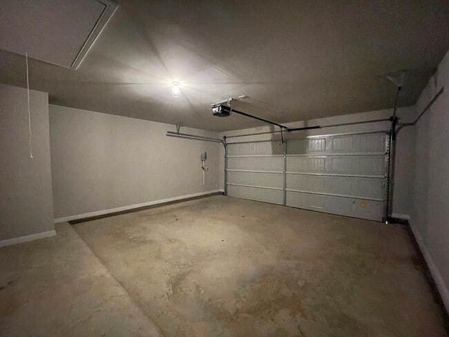 Building Photo - 7519 Broadmoor Cv